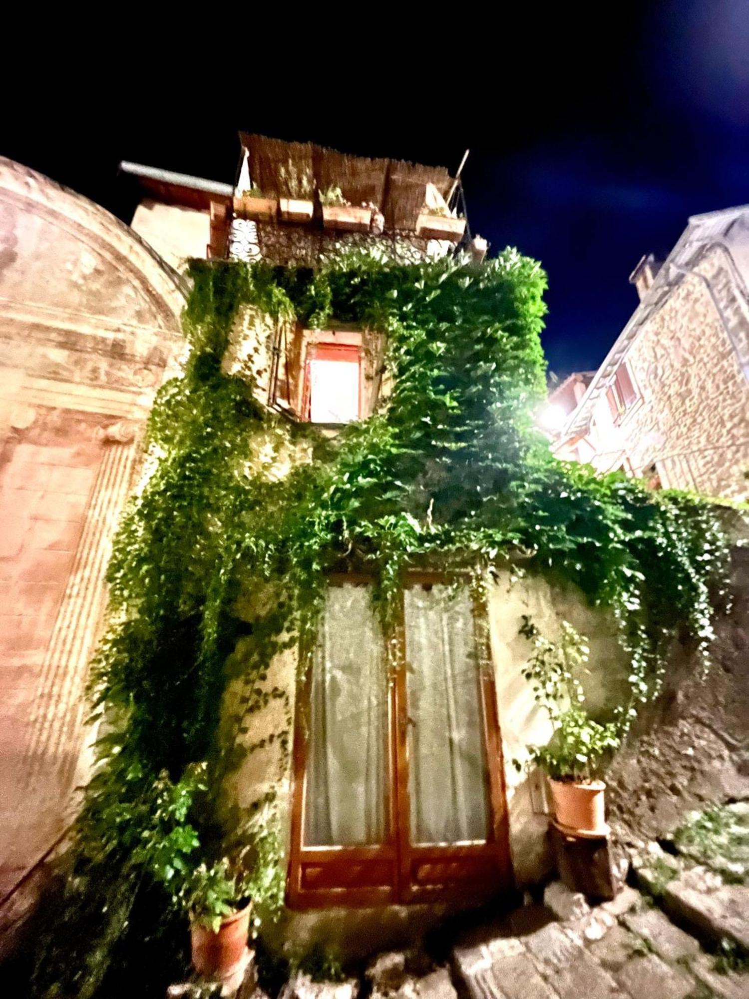 Gite Des Remparts Luceram Exterior photo